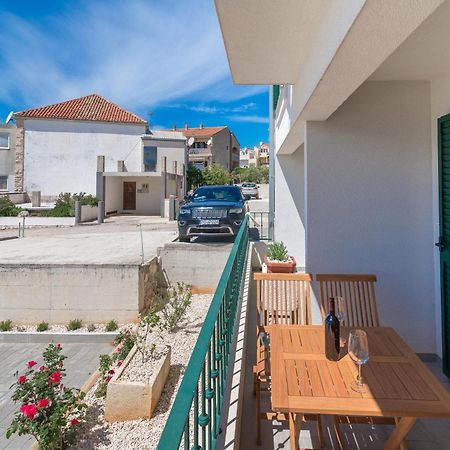 Beachfront Apartments Villa Sisa Primošten Exterior foto